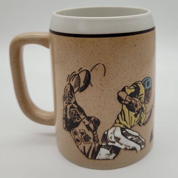 GIFTCRAFT | football themed stoneware mug - Picture 4 of 8